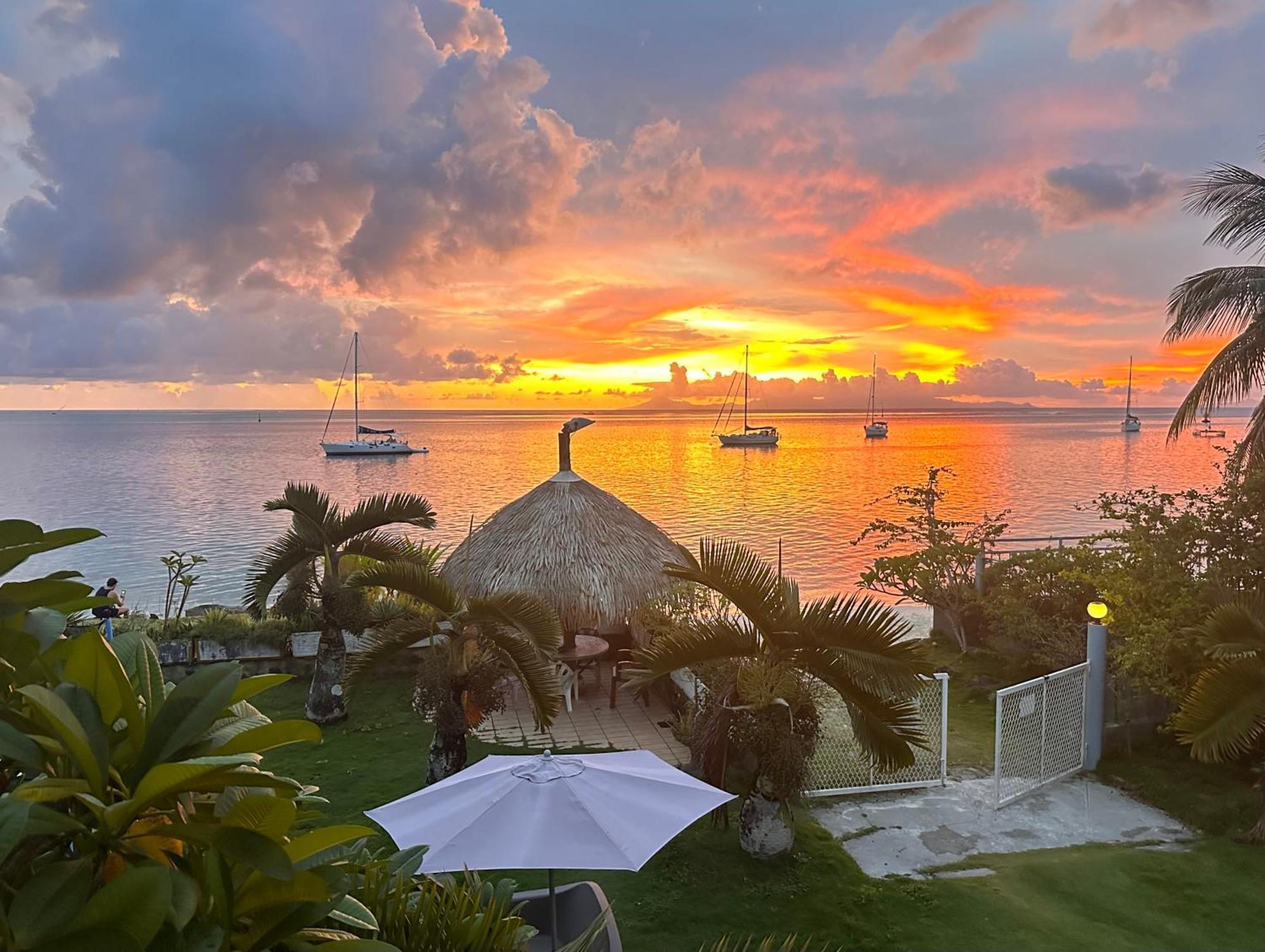 Meri Lodge Huahine Fare ภายนอก รูปภาพ